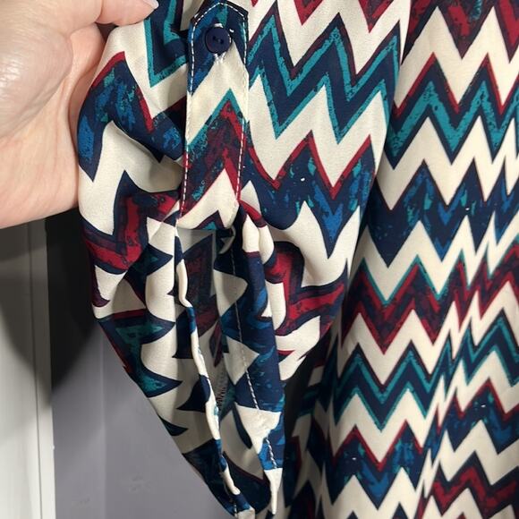 Speechless Green and Red Zigzag Print Roll Tab Sleeve Dress Size Medium - Picture 3 of 10